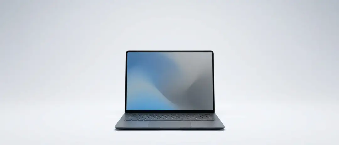 Laptop Dell Latitude 5430 recondiționat, deschis, văzut din față pe fundal gri deschis